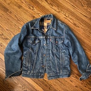 Levis flannel lined trucker jacket. Vintage